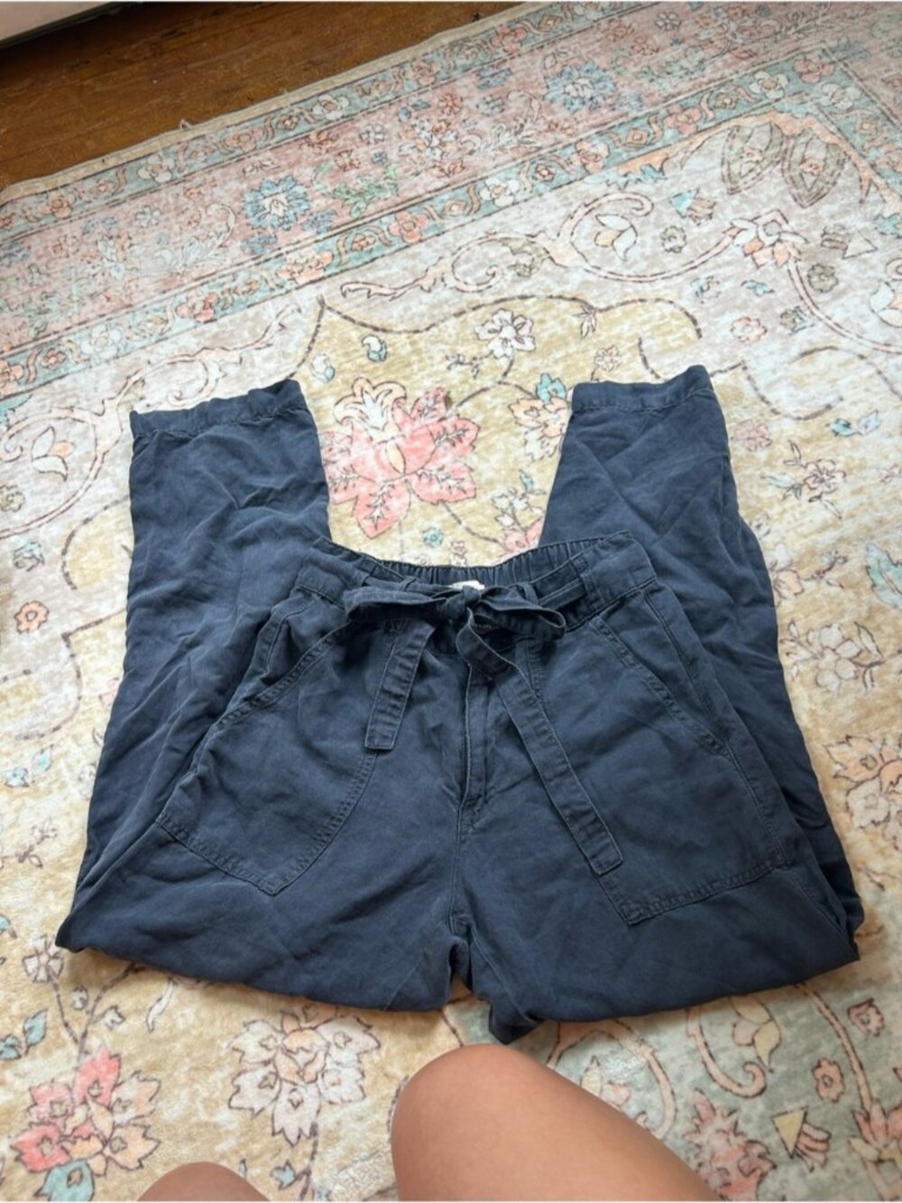 Relaxed Tie-Waist Women’s Linen Pants in Navy Blue